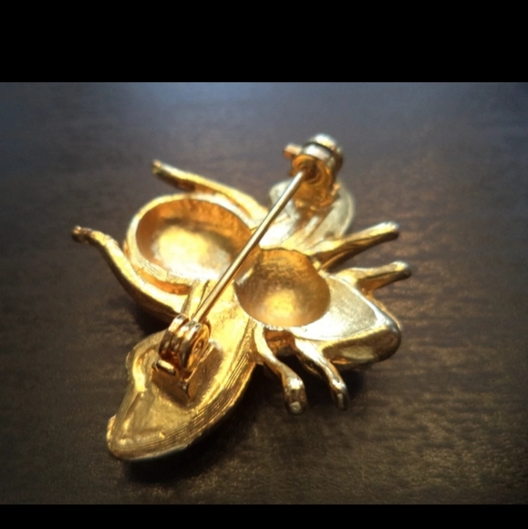 Elegant Gold and Green Bee Brooch/Pin - Picture 4 of 4